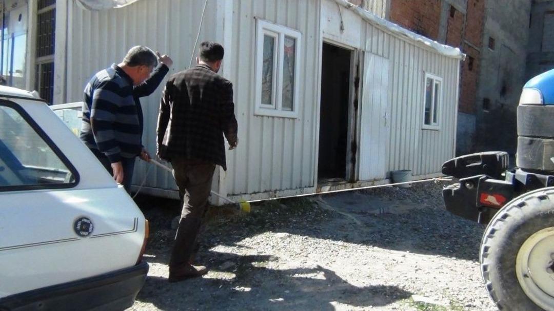 Erciş&rsquo;te Yavru K&ouml;pek Kurtarma Operasyonu