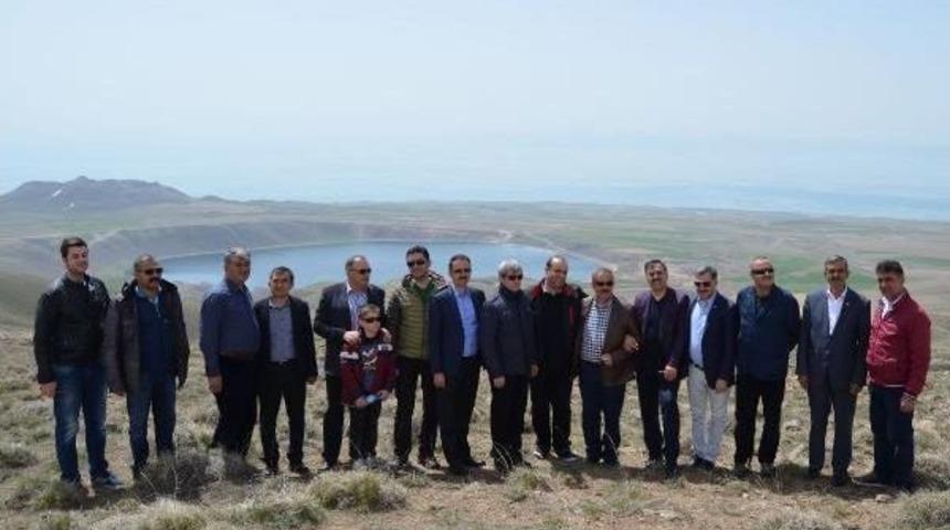 S&uuml;phan Dağı'nda Orta&ccedil;ağ Hayatı I&ccedil;in &Ccedil;adır K&ouml;y Kurulacak