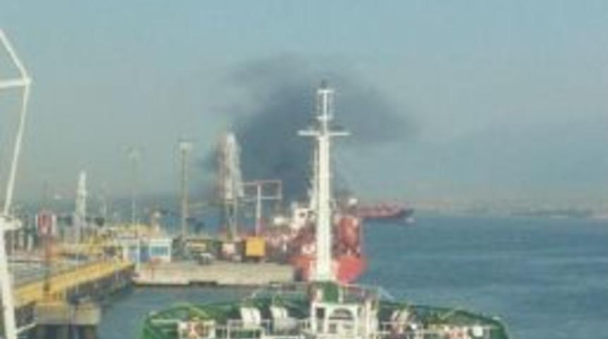İzmit K&ouml;rfezi'nde Tankerde Yangın (1)