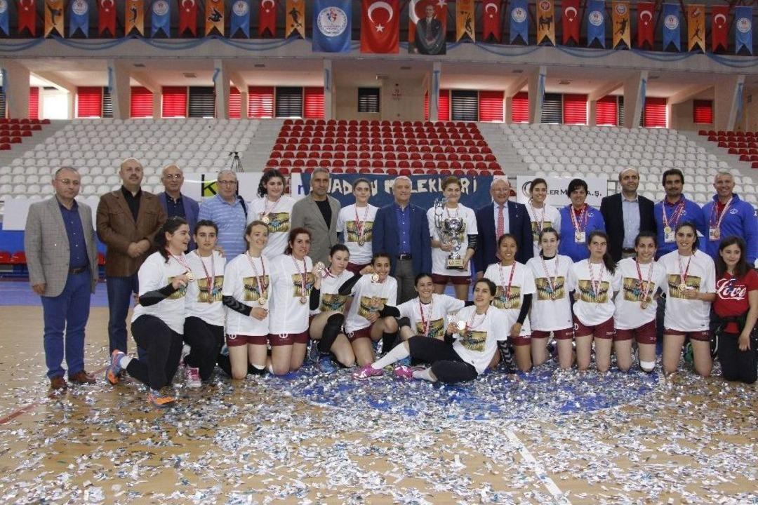 Anadolu &Uuml;niversitesi Kupasına Kavuştu