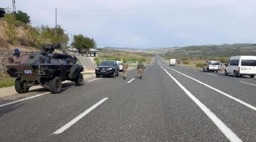 Tunceli-Elazığ Karayolunda K&ouml;pr&uuml;ye Tuzaklanan 250 Kilo Patlayıcı Imha Edildi