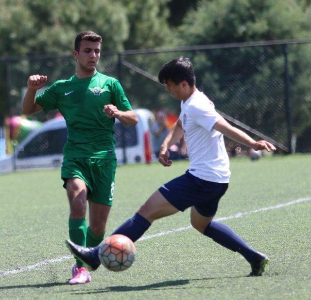 Altınordu U16 Ve U17 Takımları Şampiyon Oldu