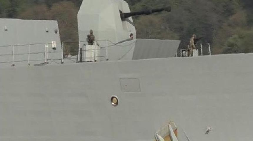 İngiliz Savaş Gemisi İstanbul Boğazı'ndan Ge&ccedil;ti