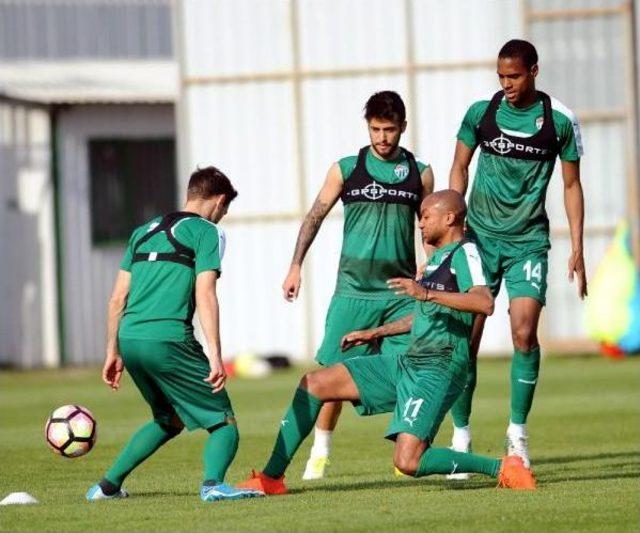 Bursaspor'da Galatasaray Maçı Hazırlıkları Sürüyor