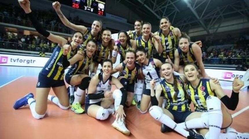 Derbiyi Kazanan Fenerbahçe, Seriyi 2 - 0'a Getirdi