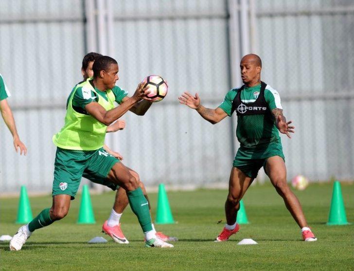 Bursasporlu Oyuncular El Topu Oynadı G3