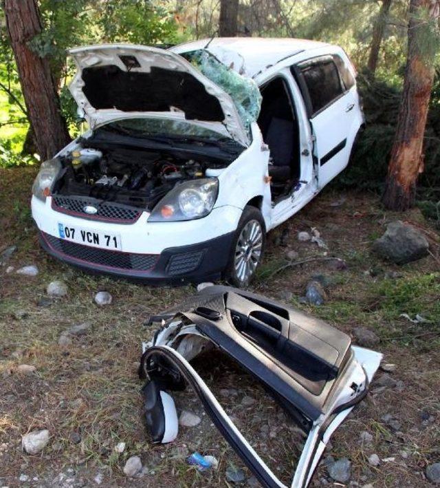 Ağaçlara Çarpan Otomobilin Hamile Sürücüsü Yaralandı