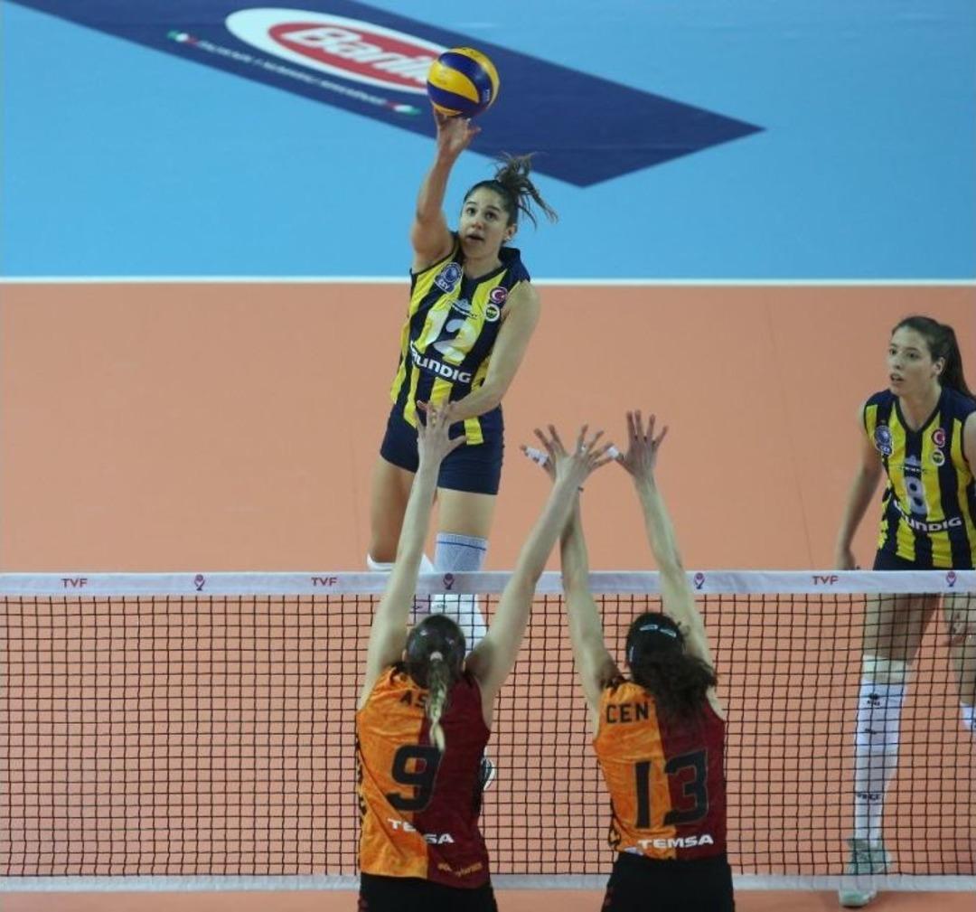 Fenerbah&ccedil;e, Galatasaray&rsquo;ı 3-0 İle Ge&ccedil;ti