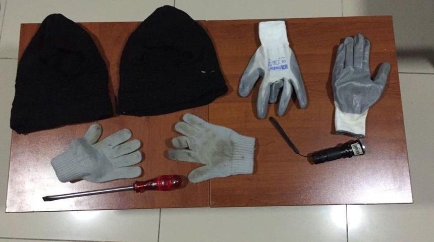 İşyerinde &Ccedil;elik Kasayı Patlatan Hırsızlar Yakalandı