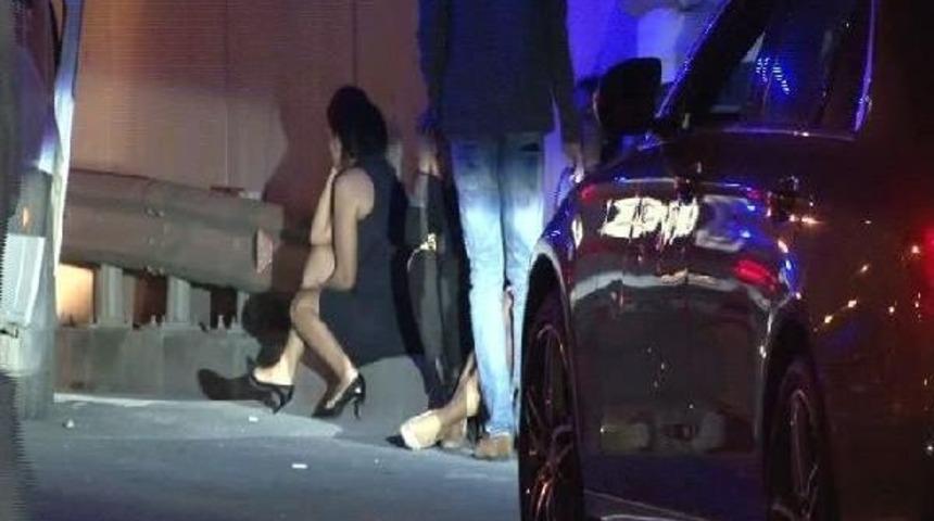 Sarıyer'de L&uuml;ks Otomobile Silahlı Saldırı: 2 &Ouml;l&uuml;