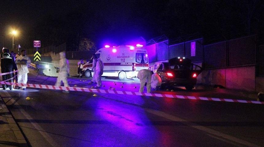 Sarıyer&rsquo;de L&uuml;ks Otomobile Silahlı Saldırı: 2 &Ouml;l&uuml;