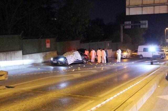 Sarıyer&rsquo;de L&uuml;ks Otomobile Silahlı Saldırı: 2 &Ouml;l&uuml; 1