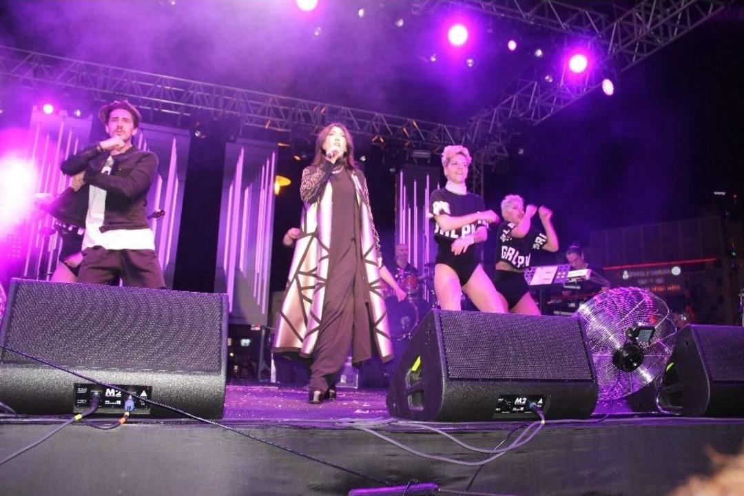 Hande Yener Konserinde İzdiham