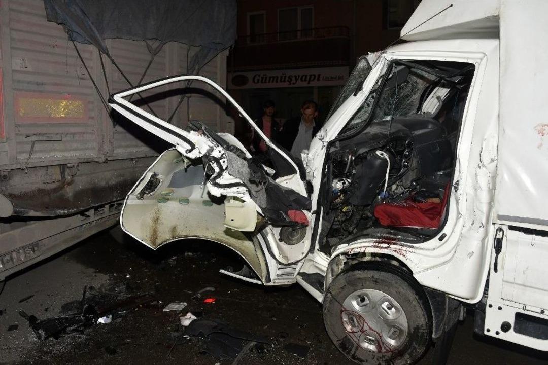 G&uuml;m&uuml;şhane&rsquo;de Feci Kaza: 1 Yaralı