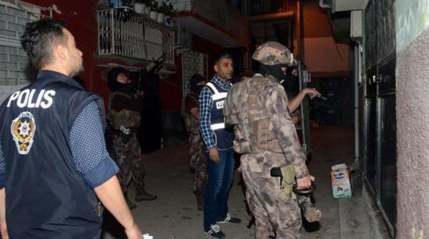 Arananlara Şafak Baskını