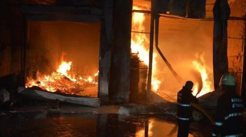 Depoların Yandığı Meyve Sebze Halinde Kundaklama Ş&uuml;phesi