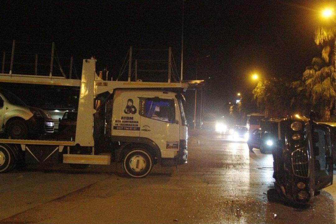 Antalya&rsquo;da Akıl Almaz Kaza: Minib&uuml;s&uuml;n &Uuml;zerine Otomobil D&uuml;şt&uuml;