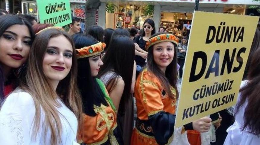 D&uuml;nya Dans G&uuml;n&uuml;'ne Festival Havasında Kutlama (2) (Yeniden)