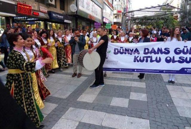 Dünya Dans Günü'ne Festival Havasında Kutlama