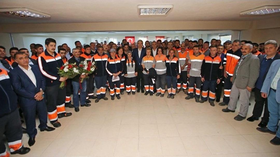 Karşıyaka&rsquo;da Bin 500 &Ccedil;alışanla 1 Mayıs Yemeği