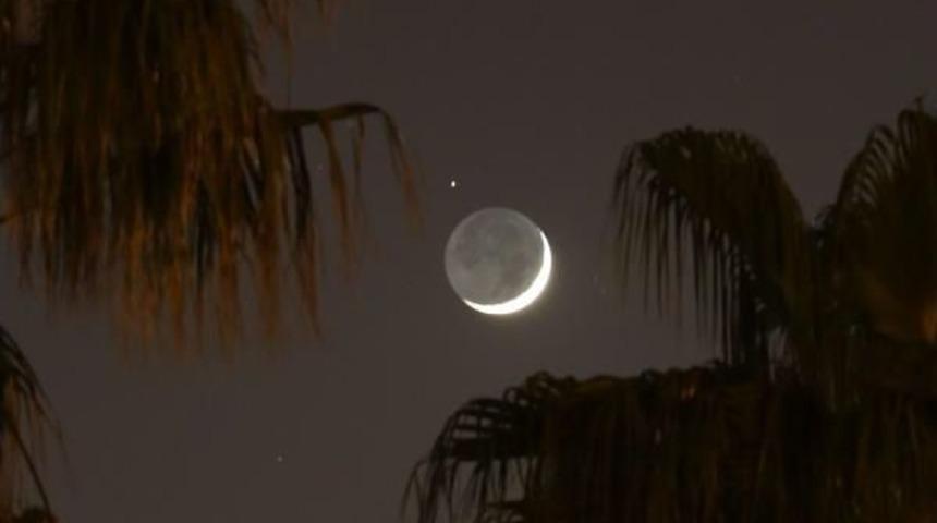 Aldebaran Yıldızının Aya Yaklaştığı O An