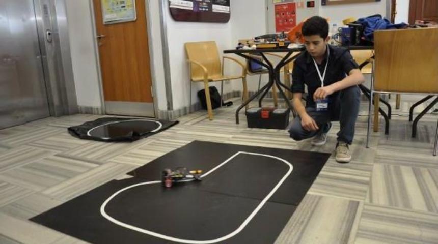 Robotlar Yarışıyor.. Bah&ccedil;eşehir &Uuml;niversitesi'nin Robot Ve Proje G&uuml;nleri Başladı