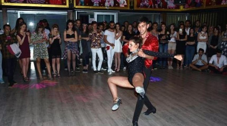 Marmaris'te 'd&uuml;nya Dans G&uuml;n&uuml;' Barış Temasıyla Kutlandı