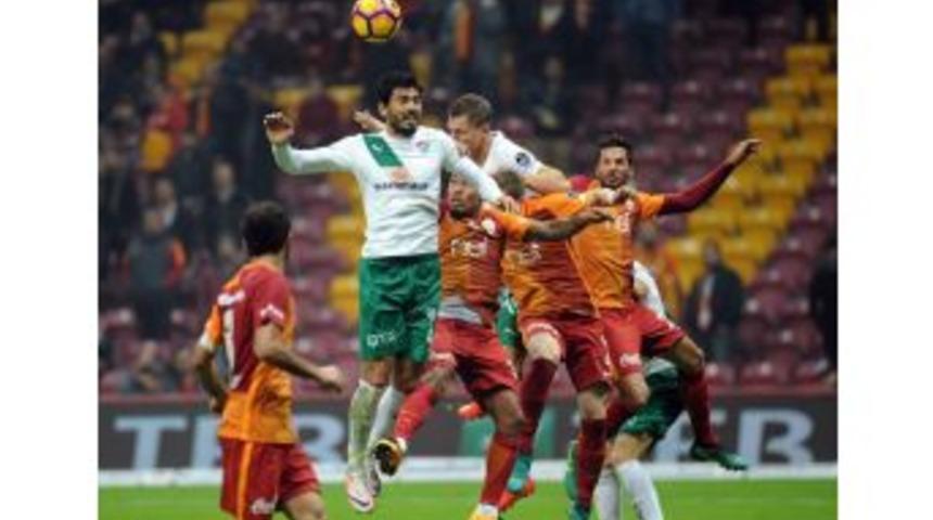 Timsah Ağır Yenilgiyi Unutturmak İstiyor