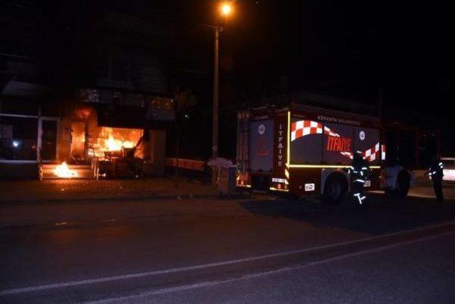 Polislerin Gördüğü Yangını Itfaiye Ekipleri Söndürdü