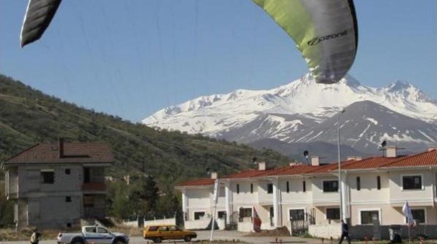 Yama&ccedil; Paraş&uuml;t&uuml; Şampiyonası Kayseri&rsquo;De Başladı