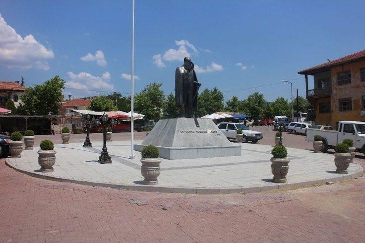 Ankara Büyükşehir’den Çevre İlçe Meydanlarına Da Çiçek Vazoları G2