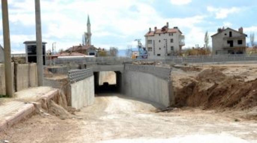 Hızlı Tren Hattına 4 Adet Ara&ccedil; Alt Ge&ccedil;idi Yapılıyor