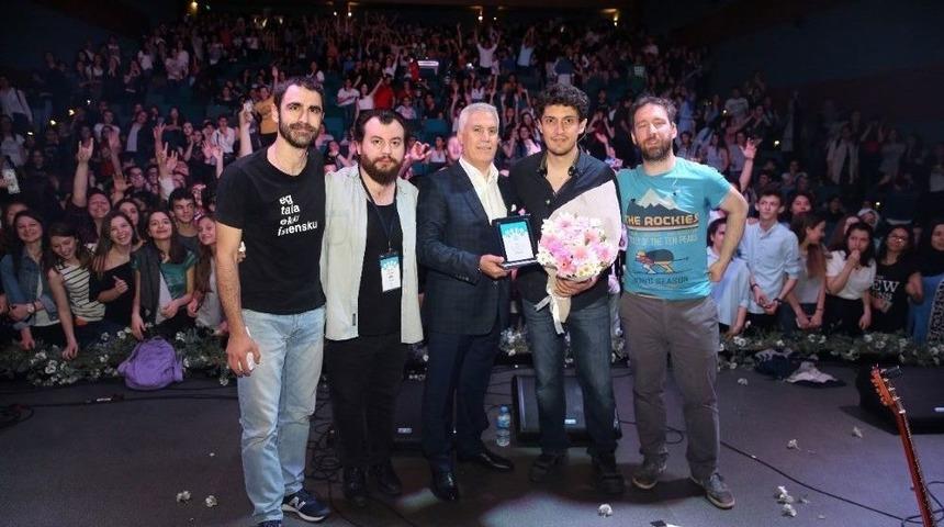 Nil&uuml;fer Liselerarası M&uuml;zik Yarışmasına Pinhani Damga Vurdu