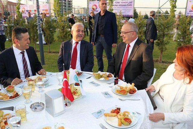 Yabancı Konuklar İçin Türk Yemekleri Gecesi Düzenlendi