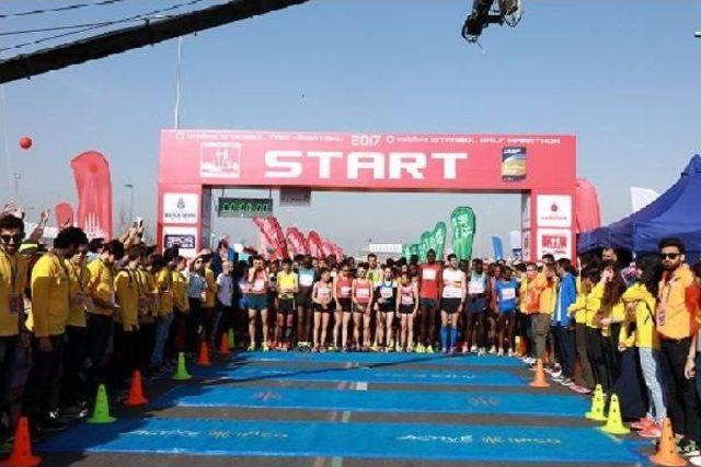 Vodafone 12. İstanbul Yarı Maratonu Koşuldu (2) (Fotoğraflı) 1