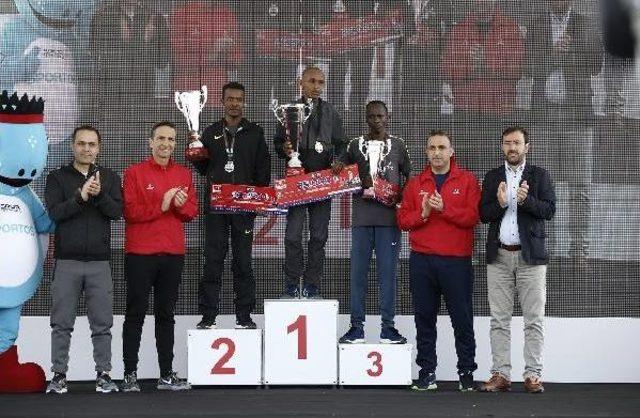 Vodafone 12. İstanbul Yarı Maratonu Koşuldu (2) (Fotoğraflı) 2