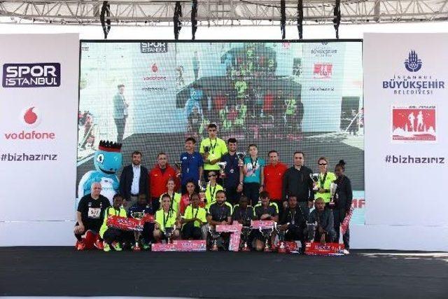 Vodafone 12. İstanbul Yarı Maratonu Koşuldu (2) (Fotoğraflı) 3