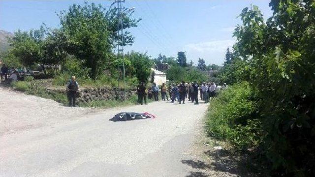 Ceyhan'da Cinnet: 2 Kardeşini Ve Eşlerini Öldürdü