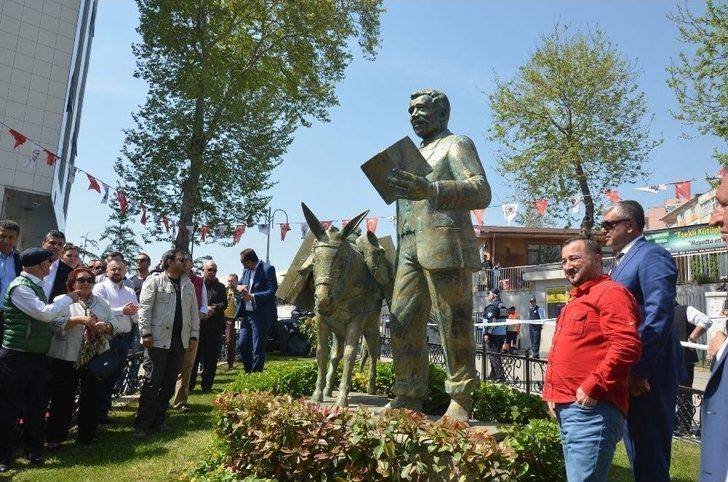 Kartal’a Eşekli Kütüphaneci Mustafa Güzelgöz’ün Heykeli Dikildi G1