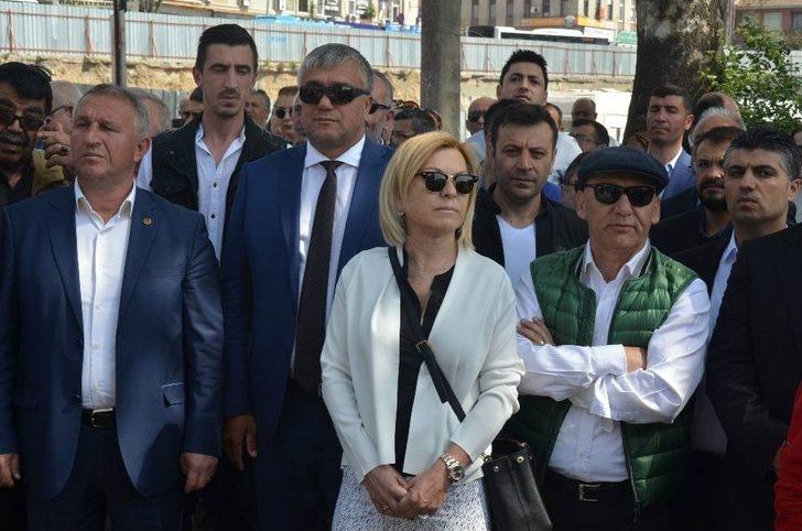 Kartal’a Eşekli Kütüphaneci Mustafa Güzelgöz’ün Heykeli Dikildi G2