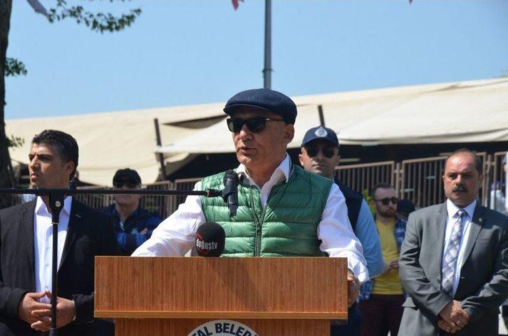 Kartal’a Eşekli Kütüphaneci Mustafa Güzelgöz’ün Heykeli Dikildi G3