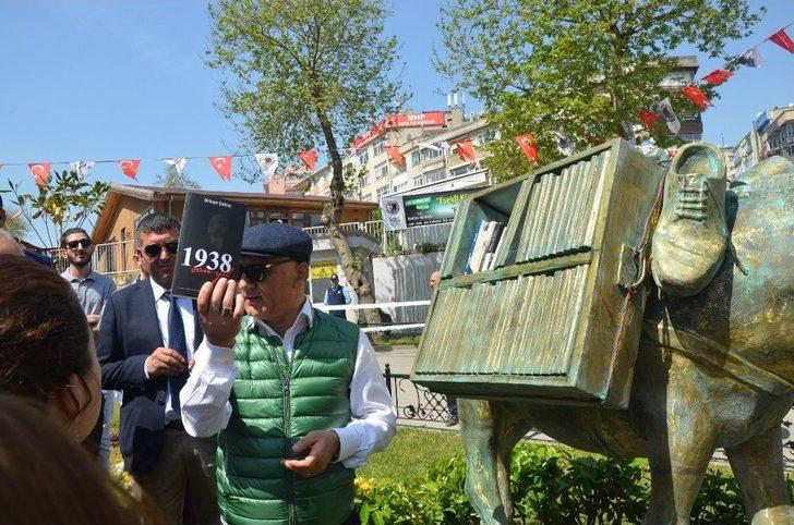 Kartal’a Eşekli Kütüphaneci Mustafa Güzelgöz’ün Heykeli Dikildi G4