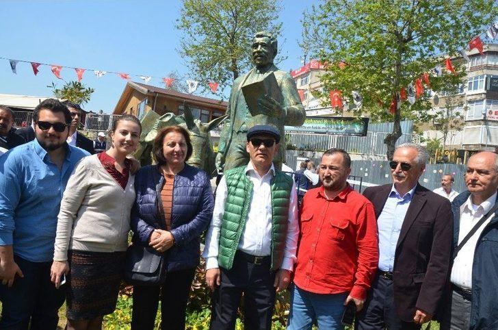Kartal’a Eşekli Kütüphaneci Mustafa Güzelgöz’ün Heykeli Dikildi G5