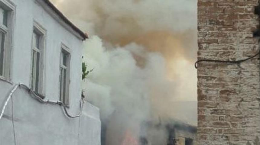 S&ouml;ke&rsquo;nin Tarihi Rum Mahallesinde Yangın Paniği