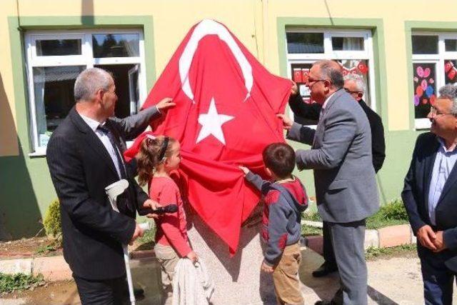 Başkan Salman, Ilk Emekli Maaşıyla Okula Atatürk Büstü Yaptırdı