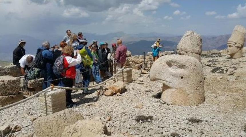 Nemrut Dağı'nda Sezon Açıldı, Ilk Yabancı Kafile İsrailliler Oldu