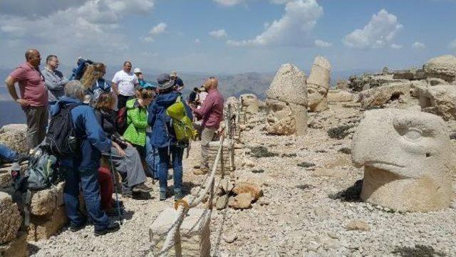 Nemrut Dağı'nda Sezon Açıldı, Ilk Yabancı Kafile İsrailliler Oldu