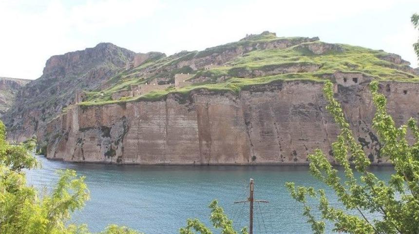 Yavuzeli’nde Kartpostallık Bahar Manzaralar