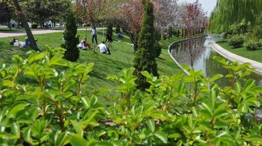 Havalar Isında Parklara Akın Başladı