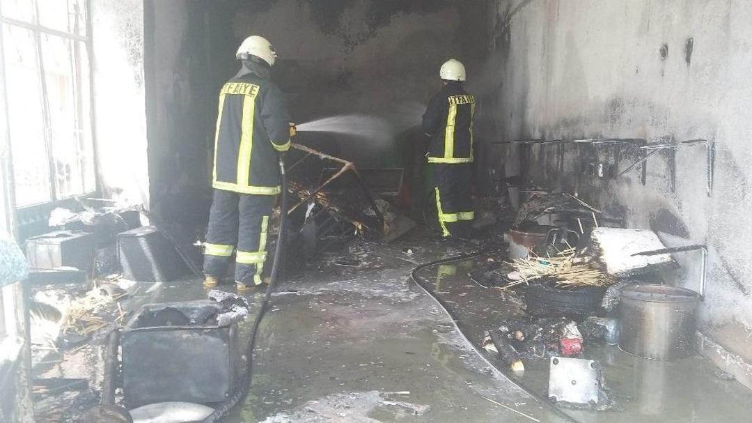 Baloncu D&uuml;kkanında &Ccedil;ıkan Yangındaki Patlamalar Korkuttu